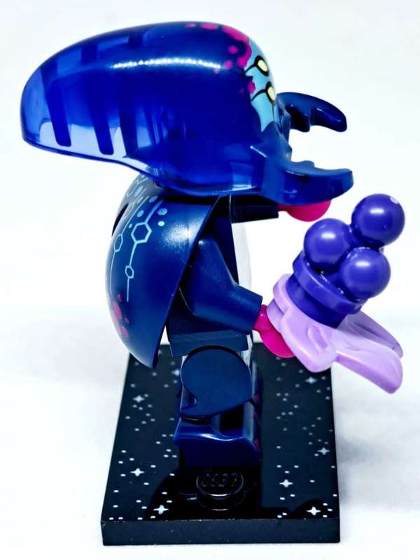 LEGO Minifigures - Alien BeetleZoid Figure - Rare Pull
