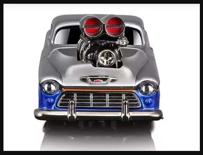 Muscle Machines - 1955 Chevrolet Cameo Pickup Truck plus display stand - Stunning!