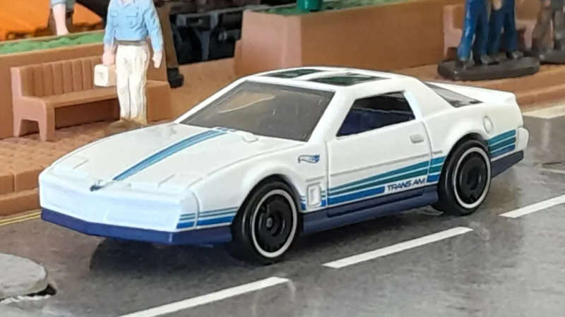 Hot Wheels - 1984 White Pontiac Firebird - Mattel Die Cast 1:64