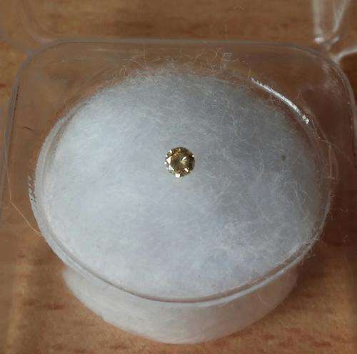 (LAST CHANCE) Stunning 0.04ct Yellow Diamond VS1 (R2150)
