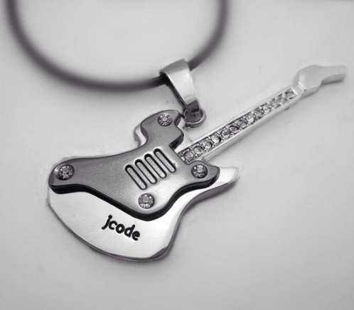 2016 Hot Sale - New design Fashion smooth metal guitar necklaces for men.