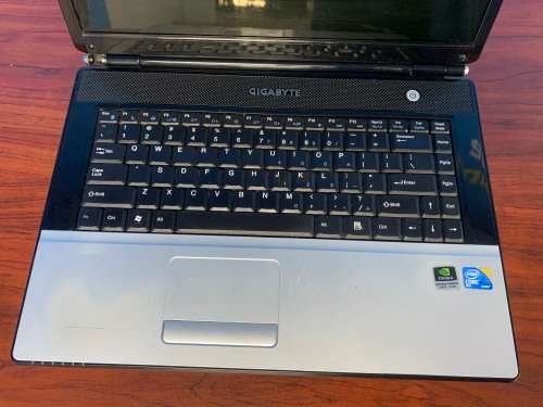 Gigabyte Q1580V Laptop