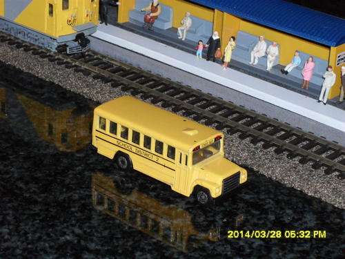 HO School Bus. Excluding other items in picture