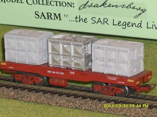 Inexpensive for Beginners: HO Model SAR-Mock Flat-bed Wagon with Old Type Mini Containers