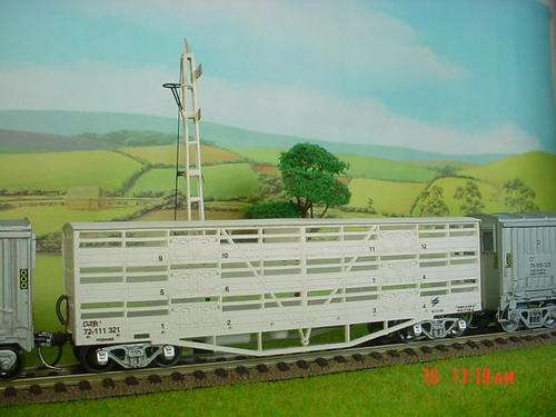 SAR HO Small-Livestock 3 Deck Goods Wagon in Spoornet White Livery
