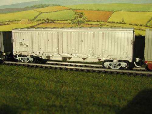 SAR HO Closed White Wagon Type "OLJ-5" Palletized Fruit Crates: SAR Lettering - Kadee Couplers