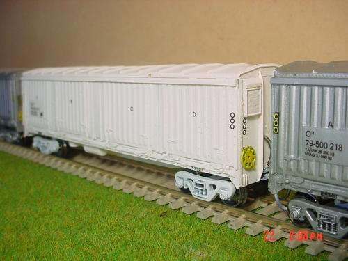 SAR HO Closed White Wagon Type "OLJ-5" Palletized Fruit Crates: SAR Lettering - Kadee Couplers