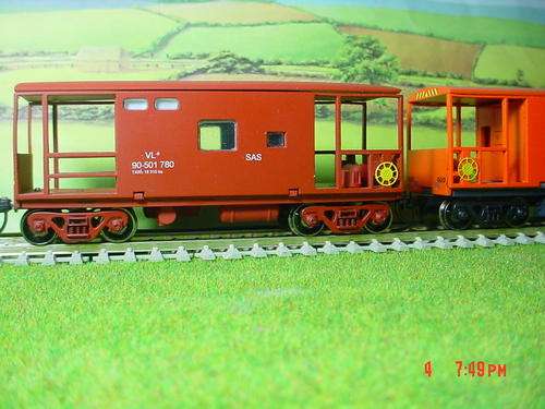 SAR HO: Model of VL-9: Guard's Van in SAR Livery. Metal Wheels & Kadee Couplers