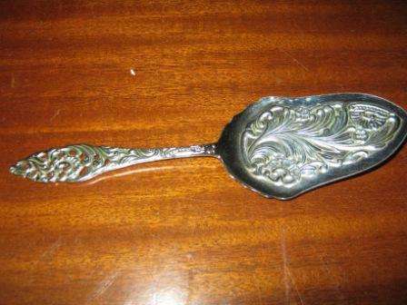 VINTAGE CAKE SERVER  WITH ORNATE DETAIL IN GOOD CONDITION ~ HAVE A LOOK!!!