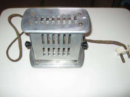 RETRO TOASTER IN NEED OF TLC~HAVE A LOOK!!!