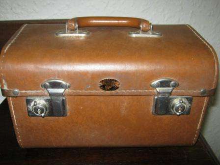 VINTAGE LEATHER VANITY CASE  ~  HAVE A LOOK!!!
