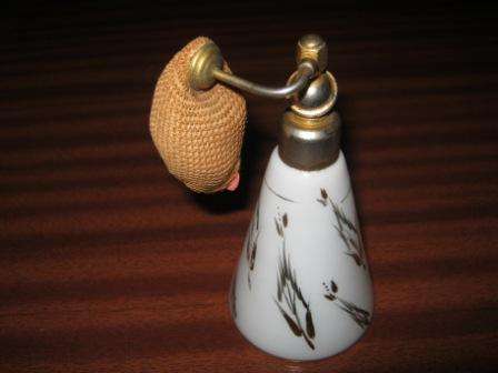 ? VINTAGE  PERFUME BOTTLE~NO CHIPS OR CRACKS~ HAVE A LOOK!!!