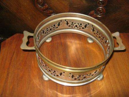 VINTAGE METAL DISH HOLDER ~   HAVE A LOOK!!!