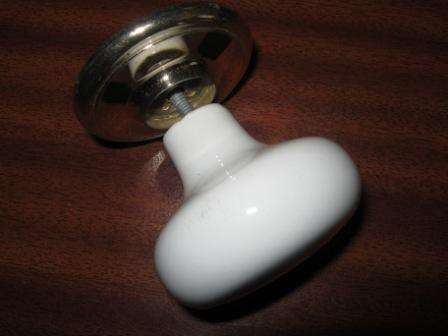 PORCELAIN DOOR KNOB~IN GOOD CONDITION~  HAVE A LOOK!!!