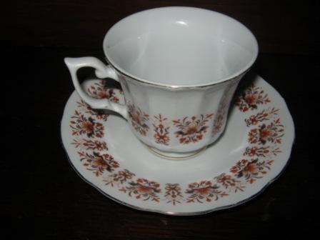 BEAUTIFUL VINTAGE CUP AND SAUCER WITH FLORAL DESIGN ~ NO CHIPS OR CRACKS~ HAVE A LOOK!!!!!!!!!!!