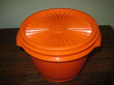 VINTAGE TUPPERWARE "SUNSEALER" HOLDER~IN GOOD CONDITION~ HAVE A LOOK!!!