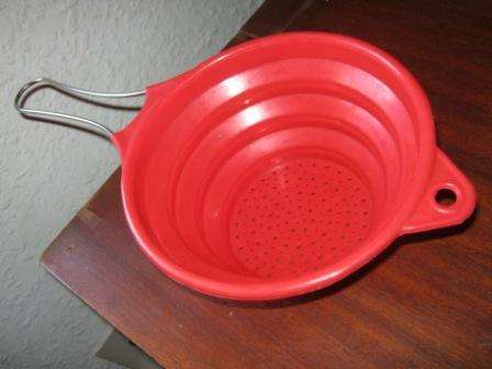 SILICON STRAINER IN GREAT CONDITION~ HAVE A LOOK!!!