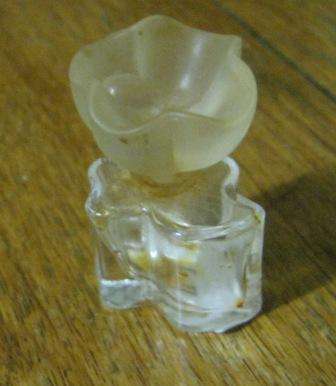 SMALL PERFUME BOTTLE ~NO CHIPS OR CRACKS~ HAVE A LOOK!!!!