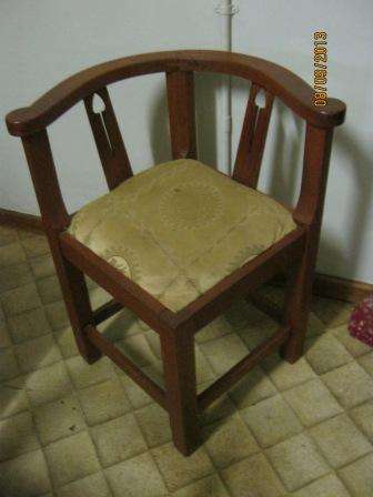 BEAUTIFUL  CORNER CHAIR IN GOOD CONDITION ~ HAVE A LOOK!!!!