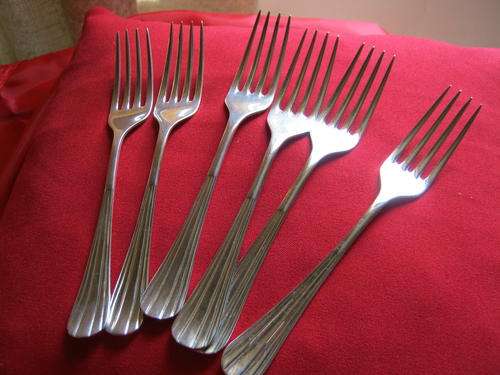 VINTAGE MAJESTIC PLATE EPNS FORKS X 5 IN VERY GOOD CONDITION HAVE A LOOK!!!
