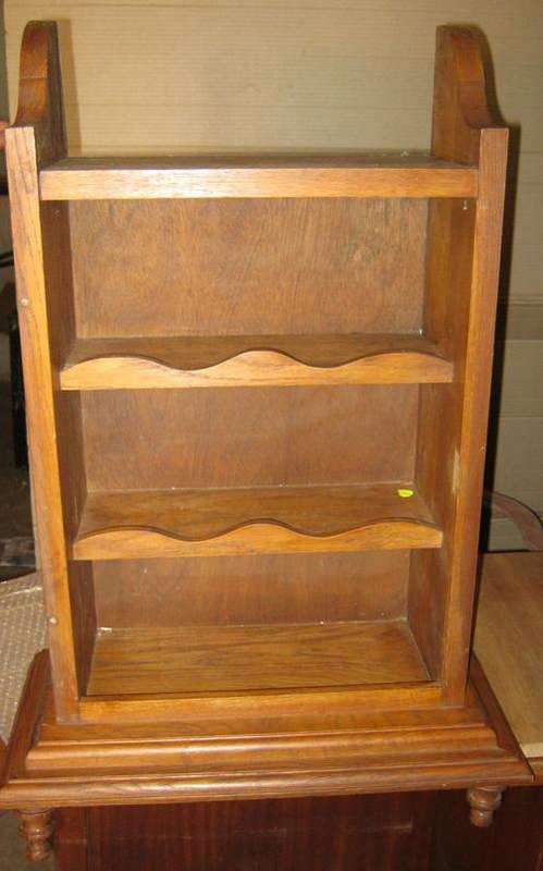 VINTAGE SHELVE IN GOOD CONDITION CONDITION! HAVE A LOOK!