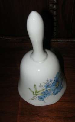 VINTAGE ? PORCELAIN DINNER BELL NO CHIPS OR CACKS  ~  HAVE A LOOK!!!