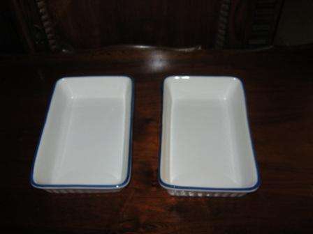 PAIR OF BAKING / SERVING DISHES~ NO CHIPS OR CRACKS~HAVE A LOOK!!!!!!!!