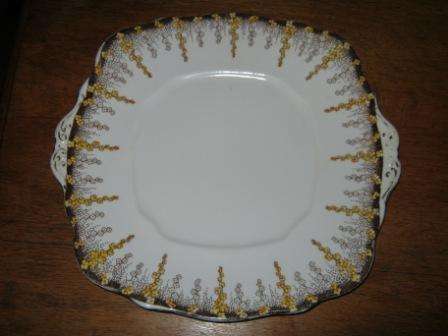 ROYAL ALBERT VINTAGE/ANTIQUE SERVING PLATE  NO CHIPS OR CRACKS ~  HAVE A LOOK!!!