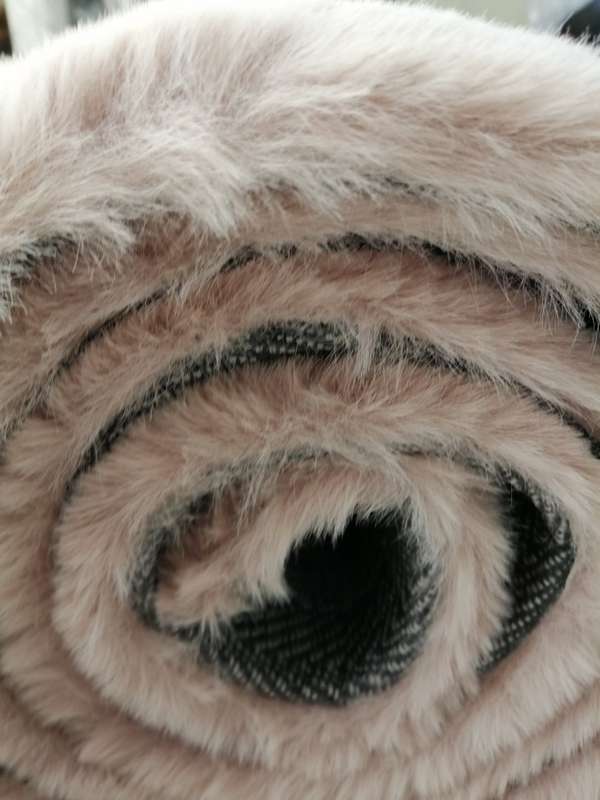 Beautiful , Vibrant , Modern , Premium Soft Faux Fur Rug