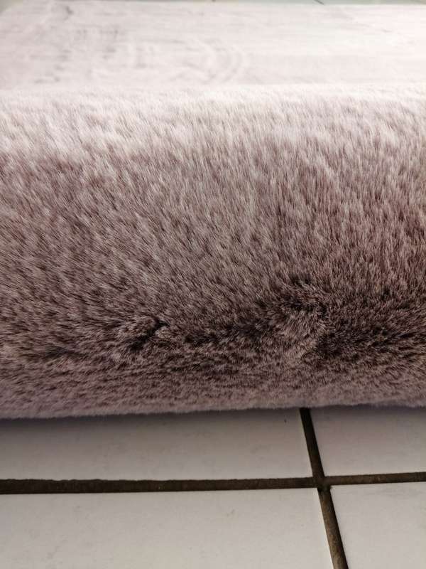 Beautiful , Vibrant , Modern , Premium Soft Faux Fur Rug