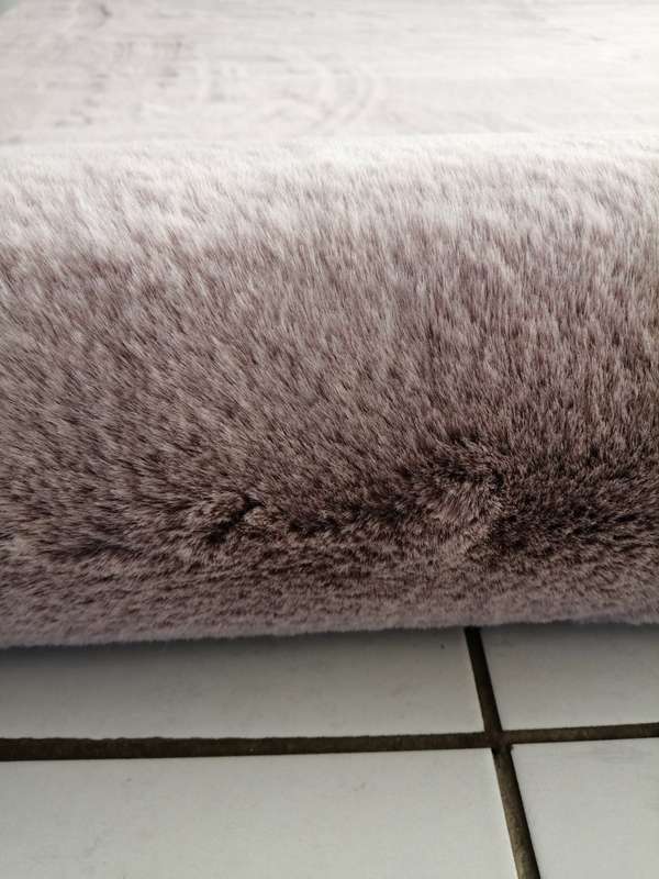 Beautiful , Vibrant , Modern , Premium Soft Faux Fur Rug