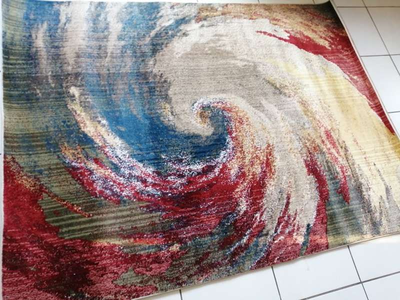 Beautiful , Vibrant , Modern , Excellent Quality Moderrn Rug