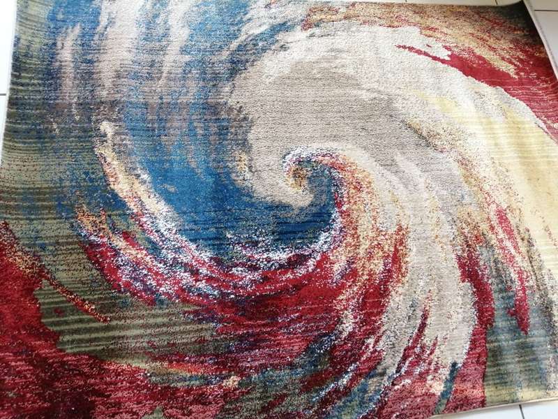 Beautiful , Vibrant , Modern , Excellent Quality Moderrn Rug