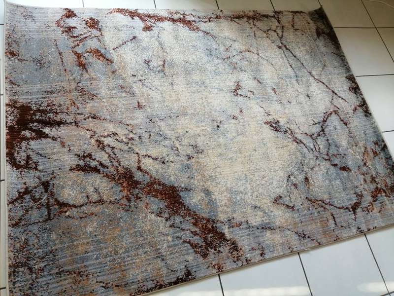 Beautiful , Vibrant , Modern , Excellent Quality Moderrn Rug