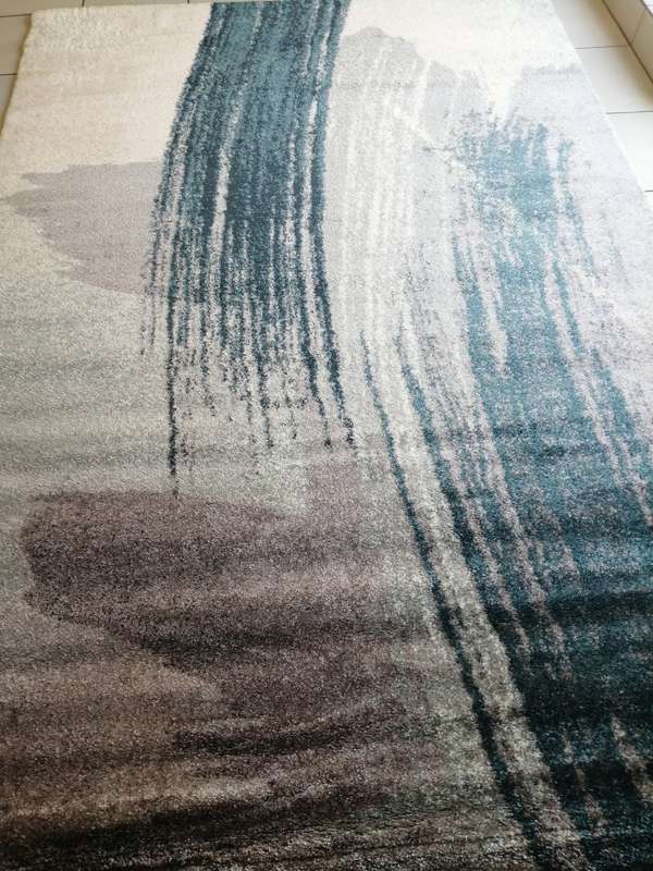 Vibrant , Modern , Excellent Quality Turkish Shaggy Rug