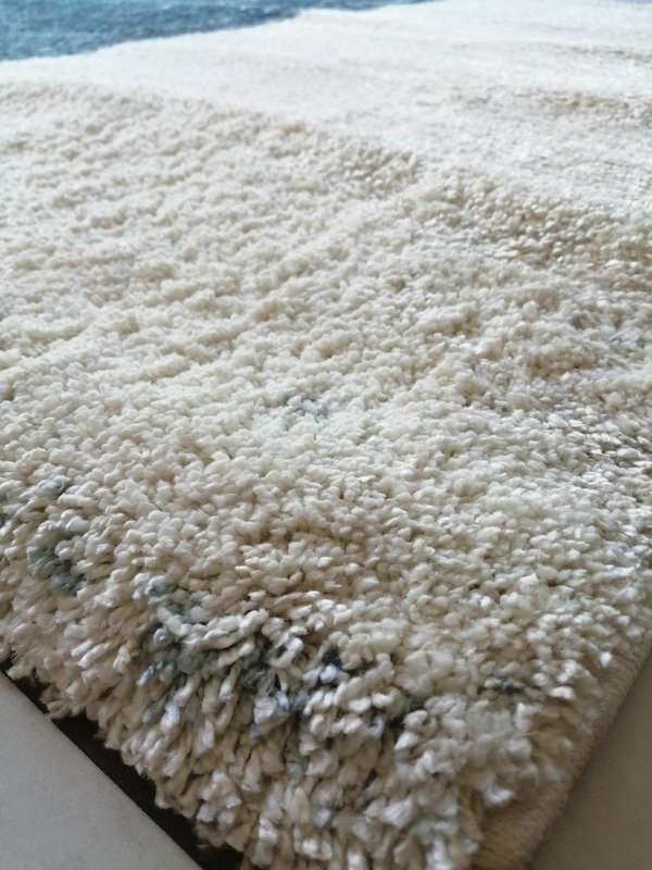Vibrant , Modern , Excellent Quality Turkish Shaggy Rug