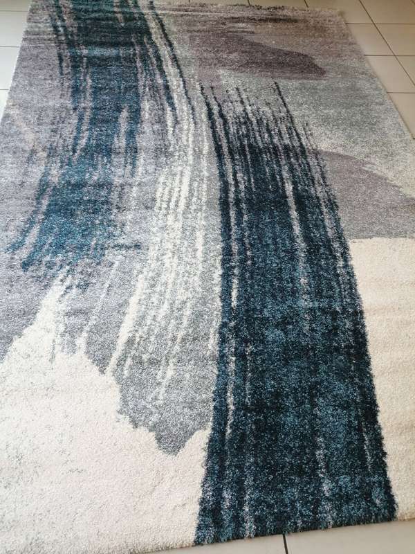 Vibrant , Modern , Excellent Quality Turkish Shaggy Rug