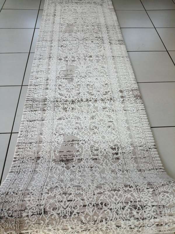 Gorgeous Stunning Premium Runner - 80  X 3M