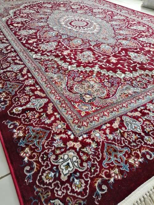 Beautiful , Modern Traditional Premium Rug