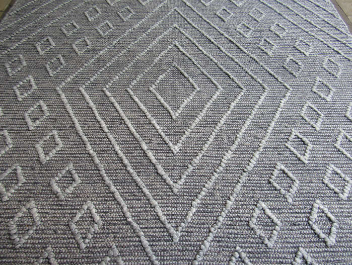 Indian Handmade White & Grey Rug (1.8 x 2.7m)