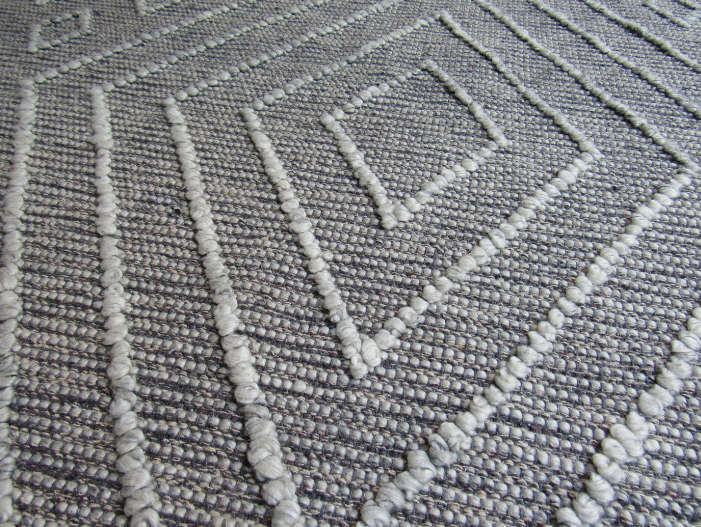 Indian Handmade White & Grey Rug (1.8 x 2.7m)