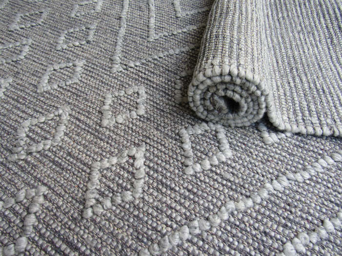 Indian Handmade White & Grey Rug (1.8 x 2.7m)