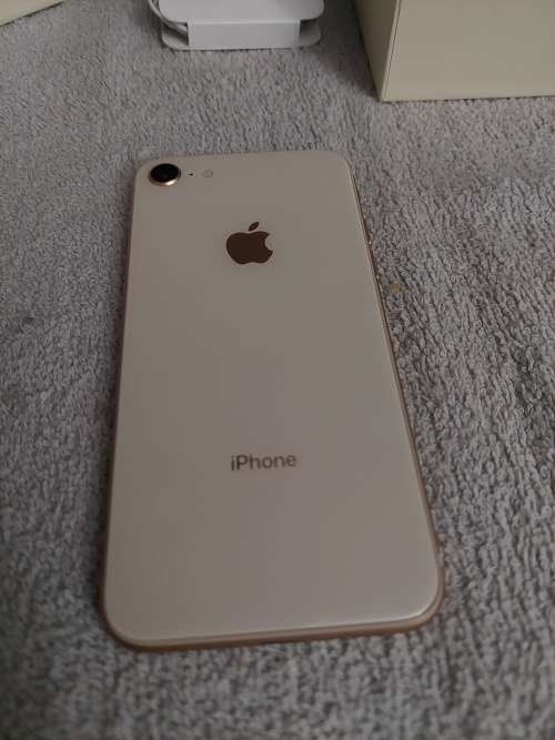 Iphone 8 64gb Gold week old unwanted gift