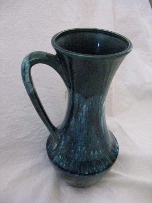 GREEN VASE - APPROX 24.5CM HIGH. TOP DIAMETER 8CM