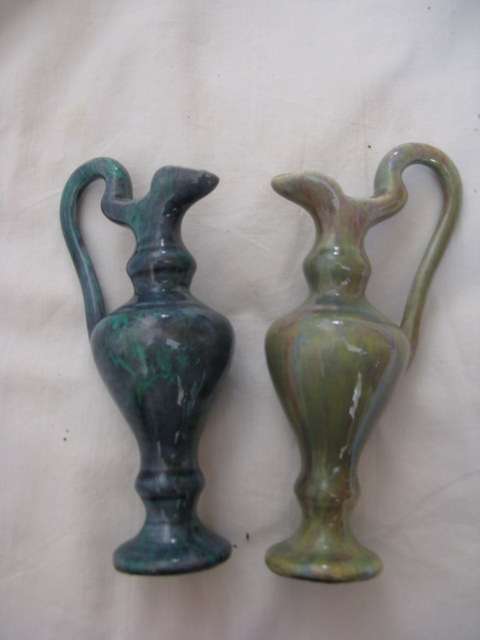 TWO JUGS APPROX 15.CM TO THE TOP OF THE HANDLE