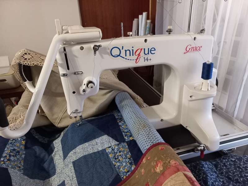 Grace Q`nique 14+ Quilting Machine and Frame