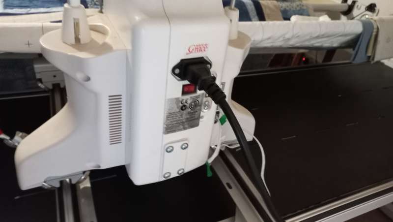 Grace Q`nique 14+ Quilting Machine and Frame