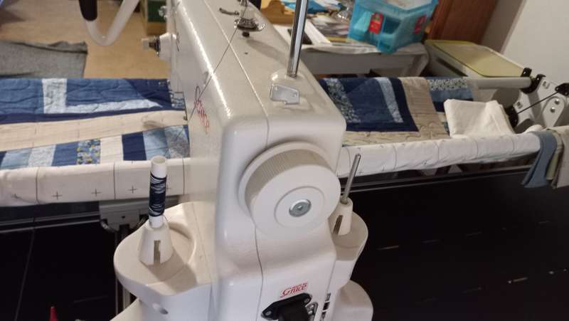 Grace Q`nique 14+ Quilting Machine and Frame