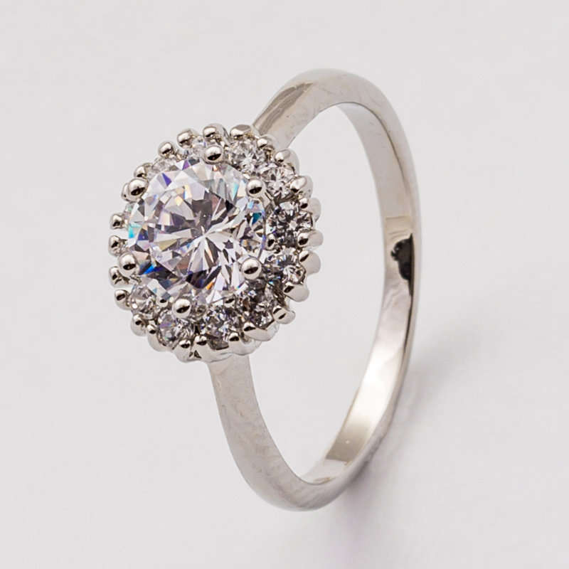 Stunning 1.5 Carat Simulated Diamond Ring. Size : 8 / Q