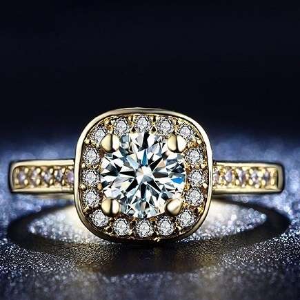 Exquisite 1.5 Carat Simulated Diamond Ring. Size 6 / M